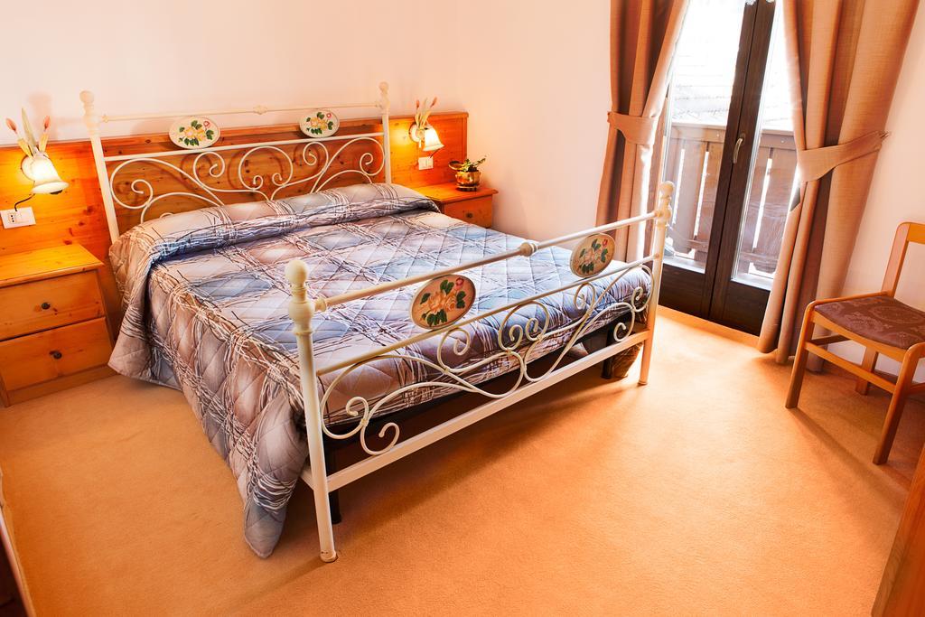 Garni Bonsai Bed and Breakfast Pinzolo Værelse billede