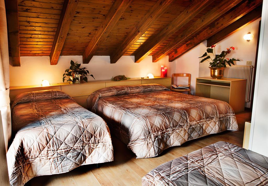 Garni Bonsai Bed and Breakfast Pinzolo Værelse billede