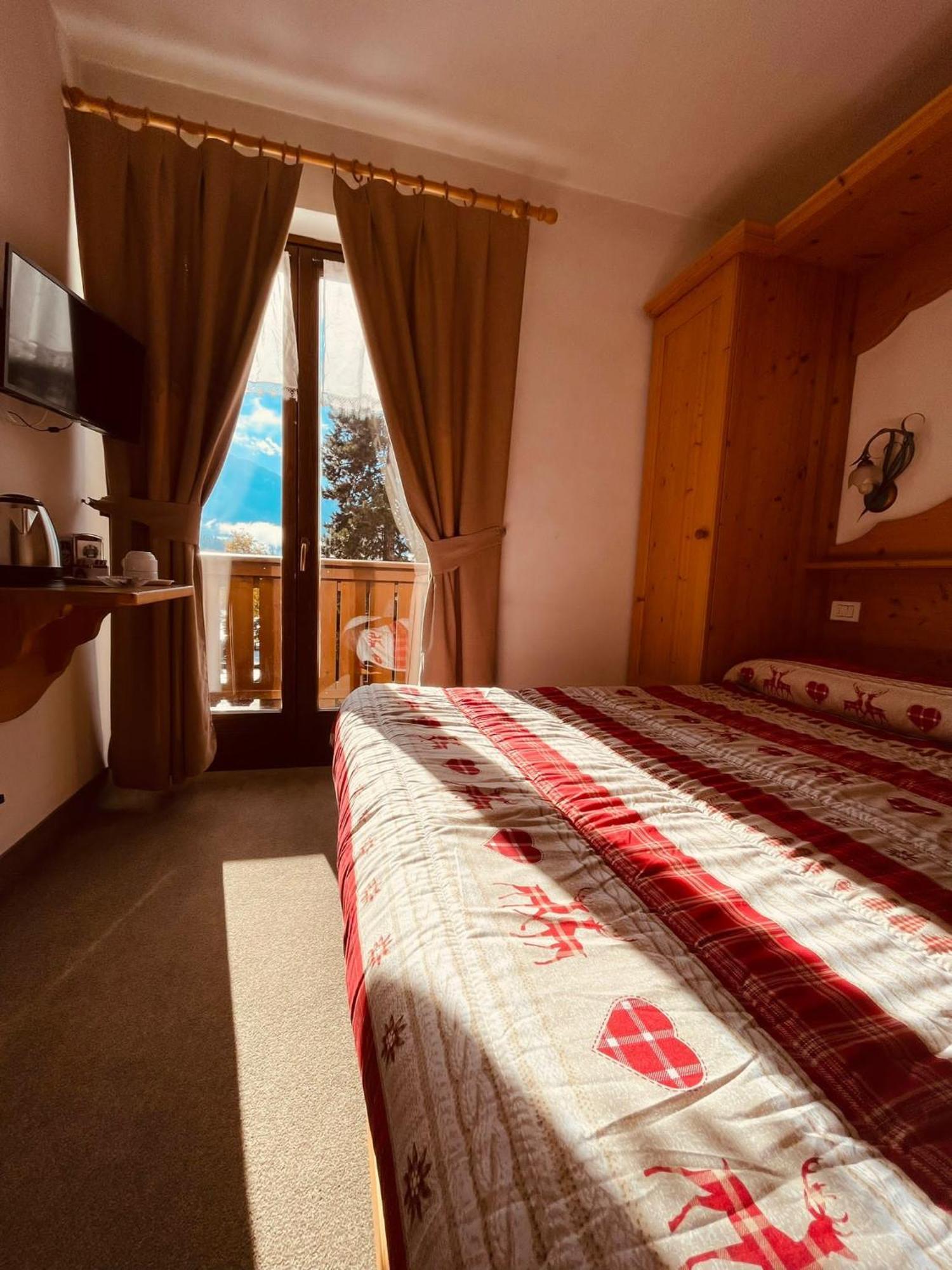 Garni Bonsai Bed and Breakfast Pinzolo Eksteriør billede
