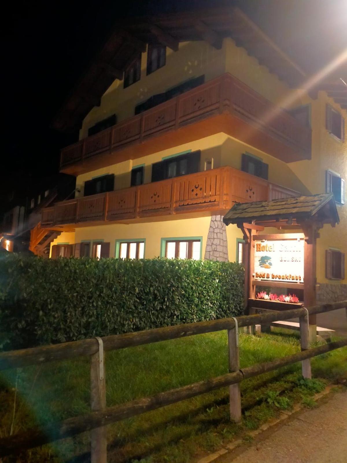 Garni Bonsai Bed and Breakfast Pinzolo Eksteriør billede