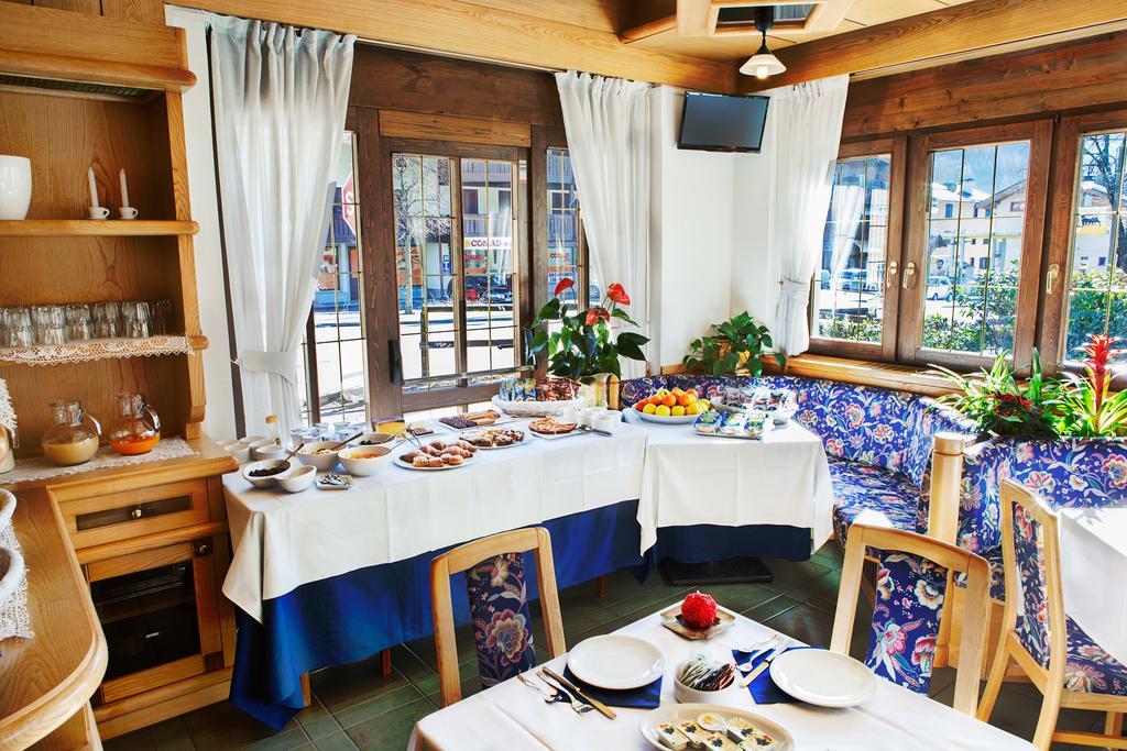 Garni Bonsai Bed and Breakfast Pinzolo Eksteriør billede