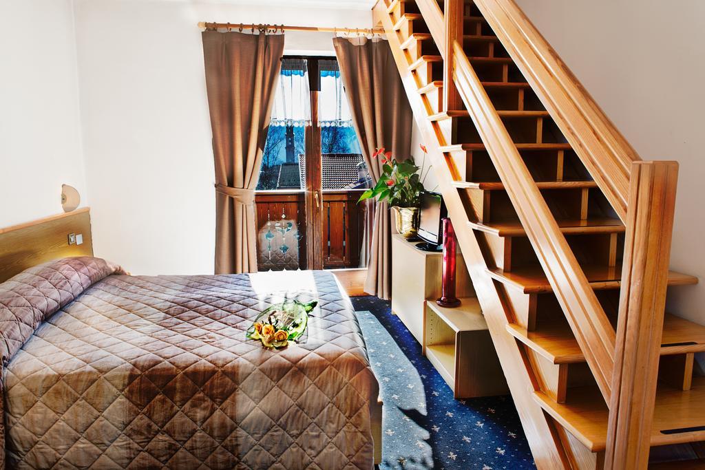 Garni Bonsai Bed and Breakfast Pinzolo Værelse billede