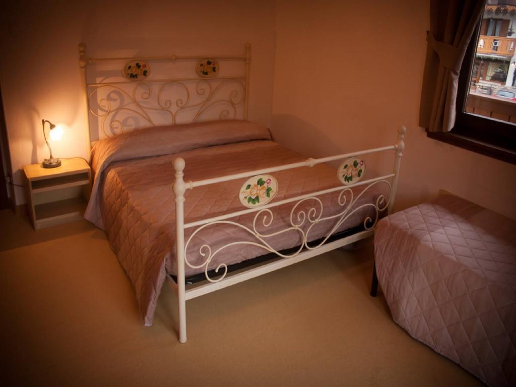 Garni Bonsai Bed and Breakfast Pinzolo Værelse billede