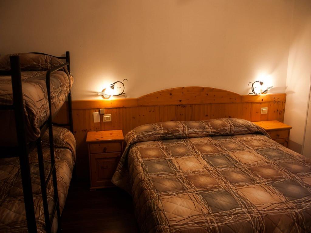 Garni Bonsai Bed and Breakfast Pinzolo Værelse billede